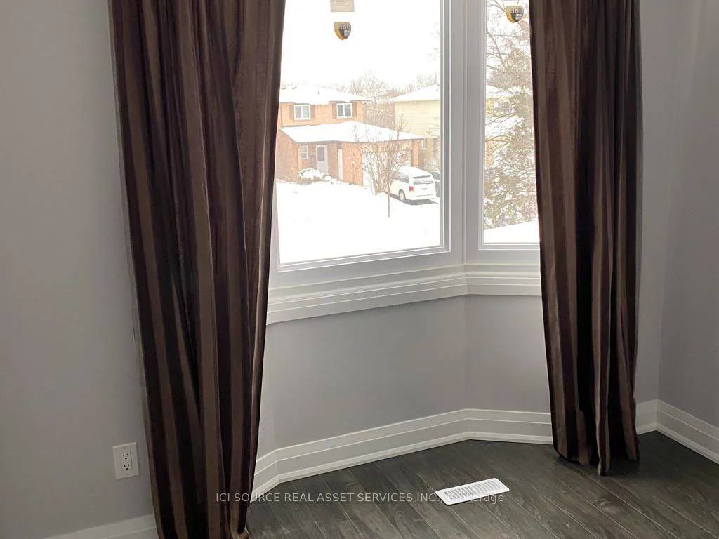 Photo 30 of 77 Newbridge Crescent, Brampton, Westgate — HOMEH