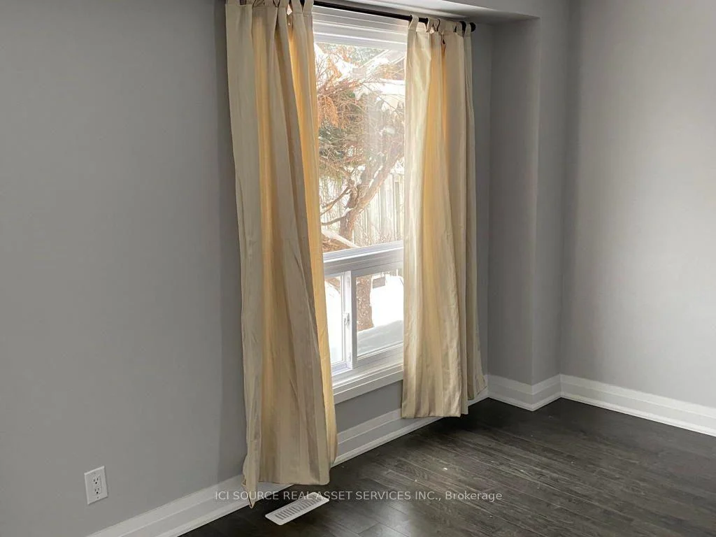 Photo 32 of 77 Newbridge Crescent, Brampton, Westgate — HOMEH