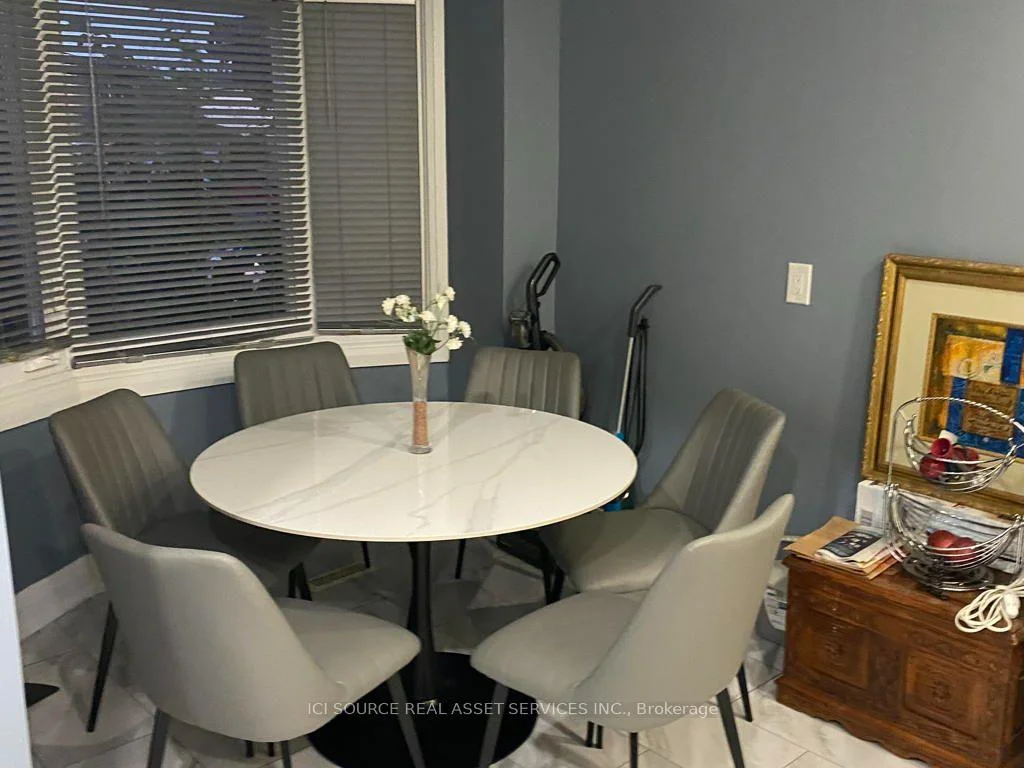 Photo 38 of 77 Newbridge Crescent, Brampton, Westgate — HOMEH