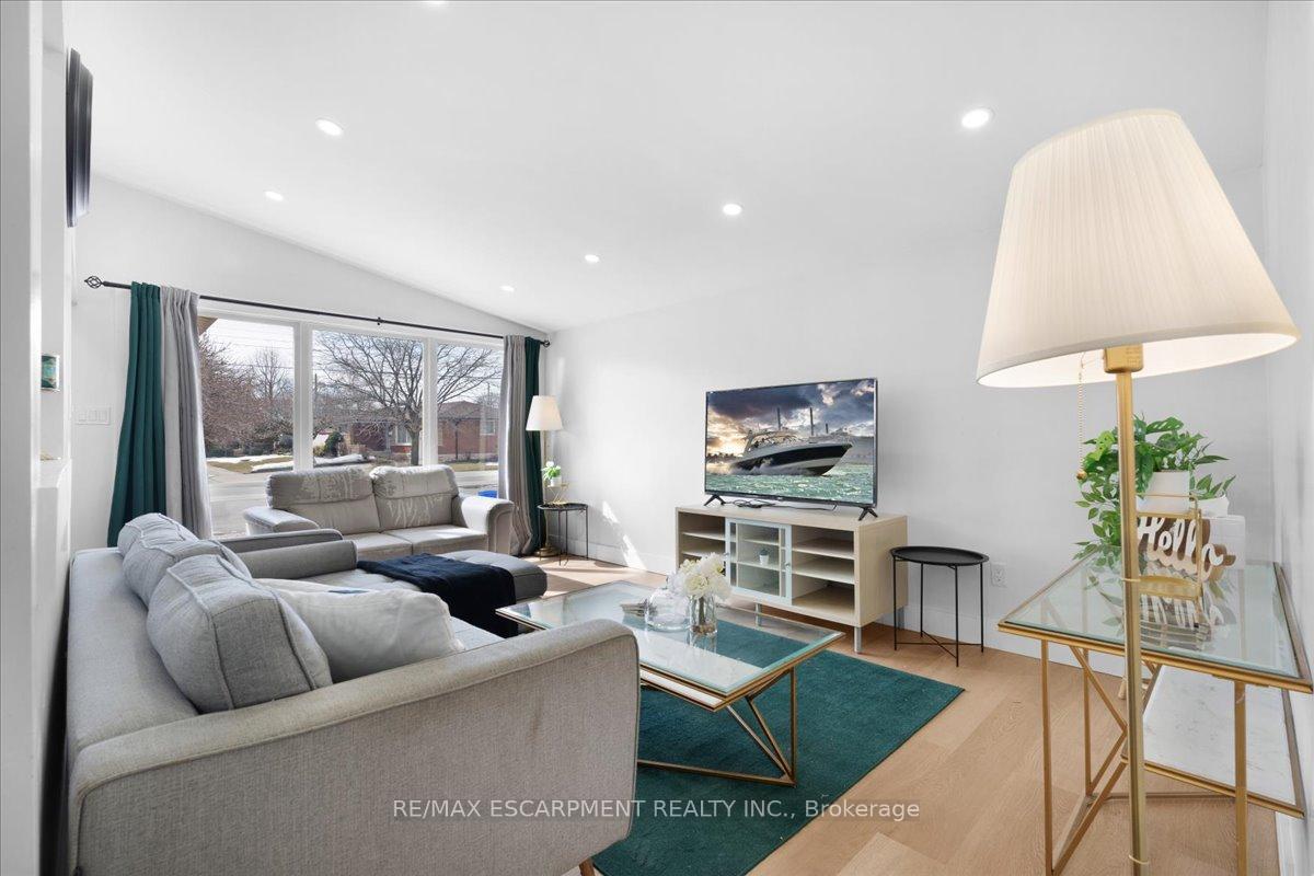 Photo 2 of 37 Lilacside Drive, Hamilton, Thorner — HOMEH