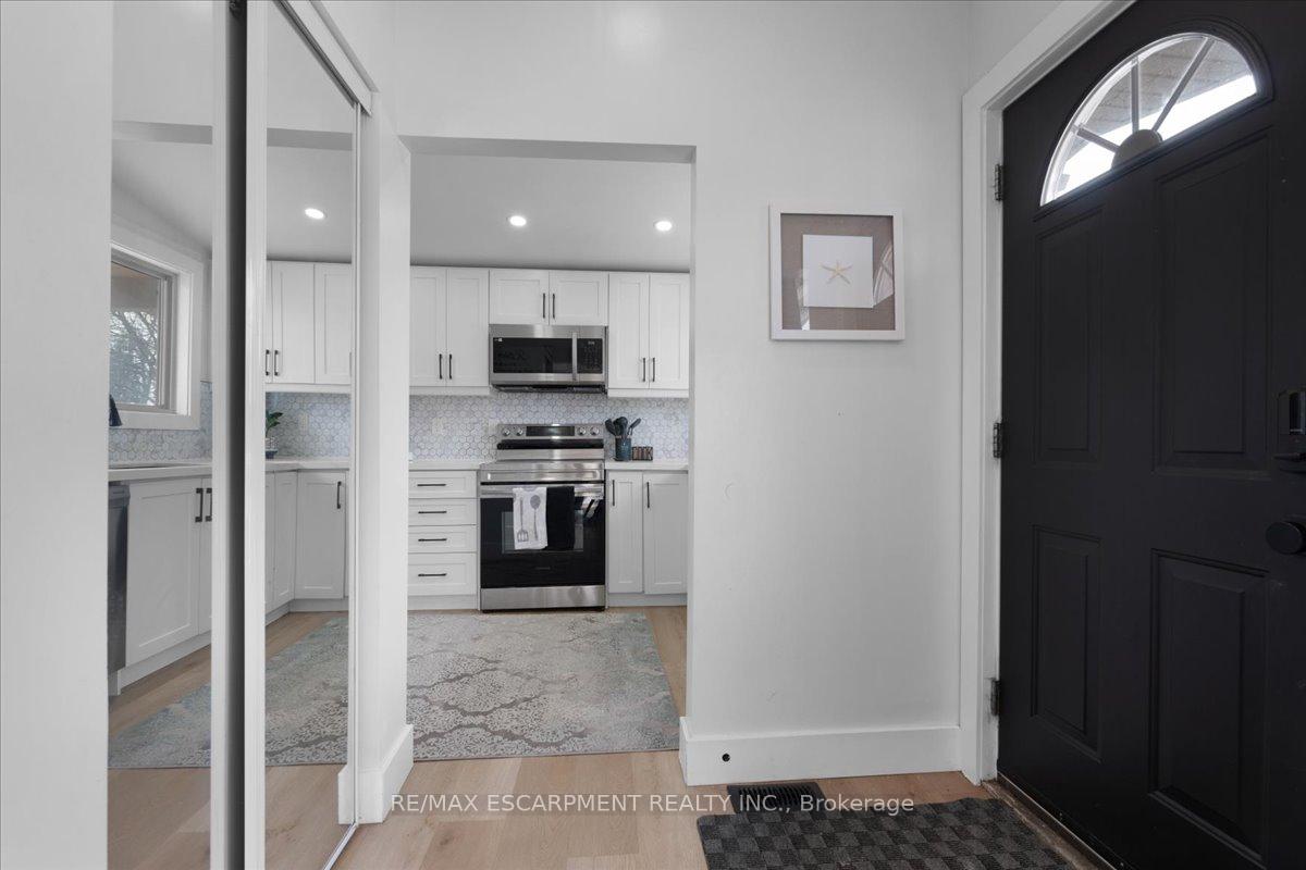 Photo 3 of 37 Lilacside Drive, Hamilton, Thorner — HOMEH