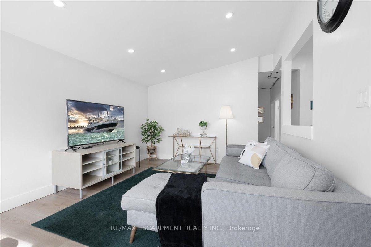 Photo 4 of 37 Lilacside Drive, Hamilton, Thorner — HOMEH