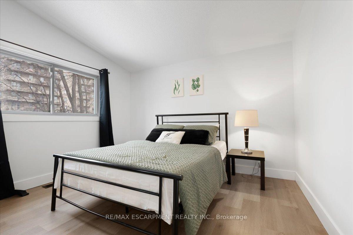 Photo 16 of 37 Lilacside Drive, Hamilton, Thorner — HOMEH