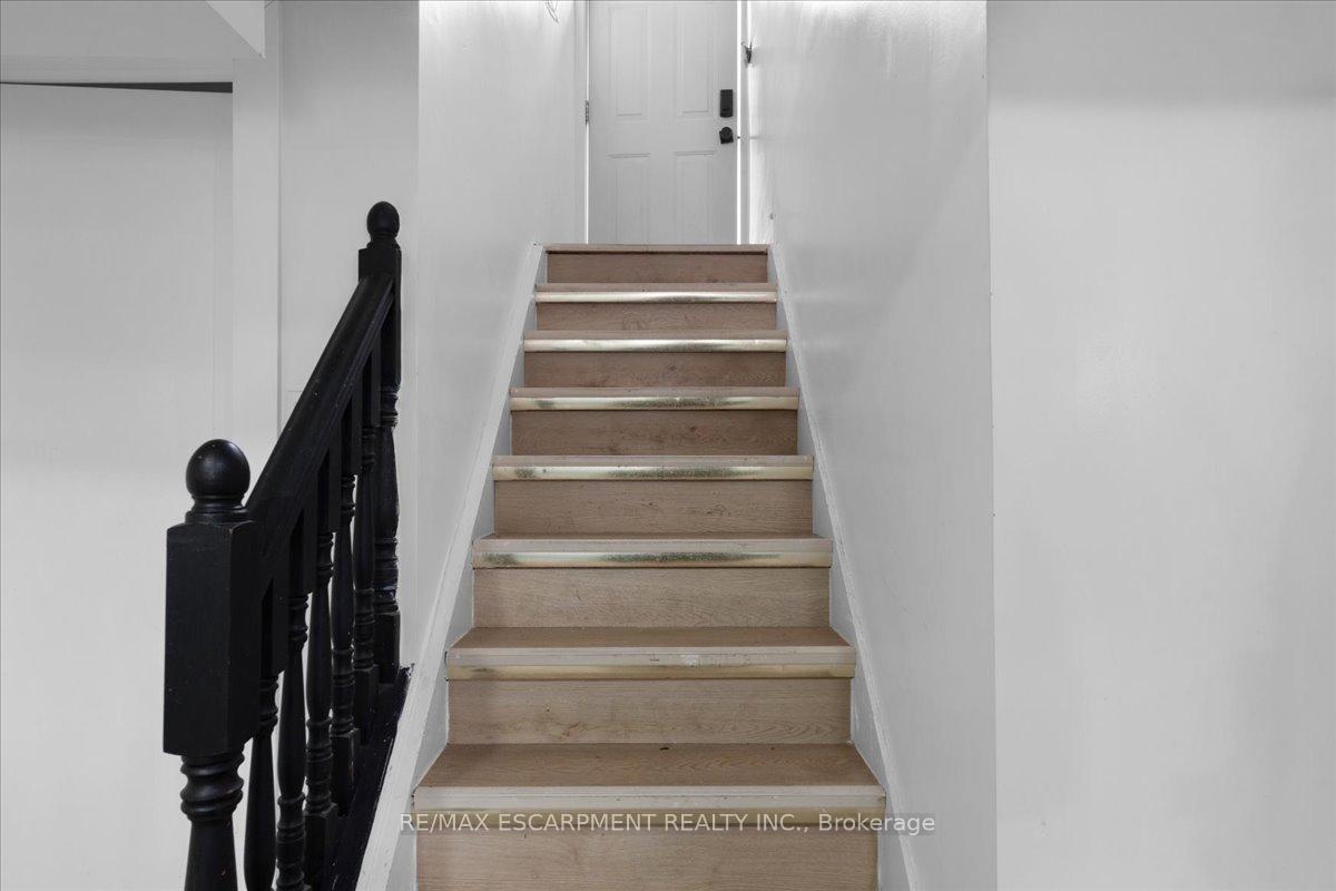 Photo 21 of 37 Lilacside Drive, Hamilton, Thorner — HOMEH