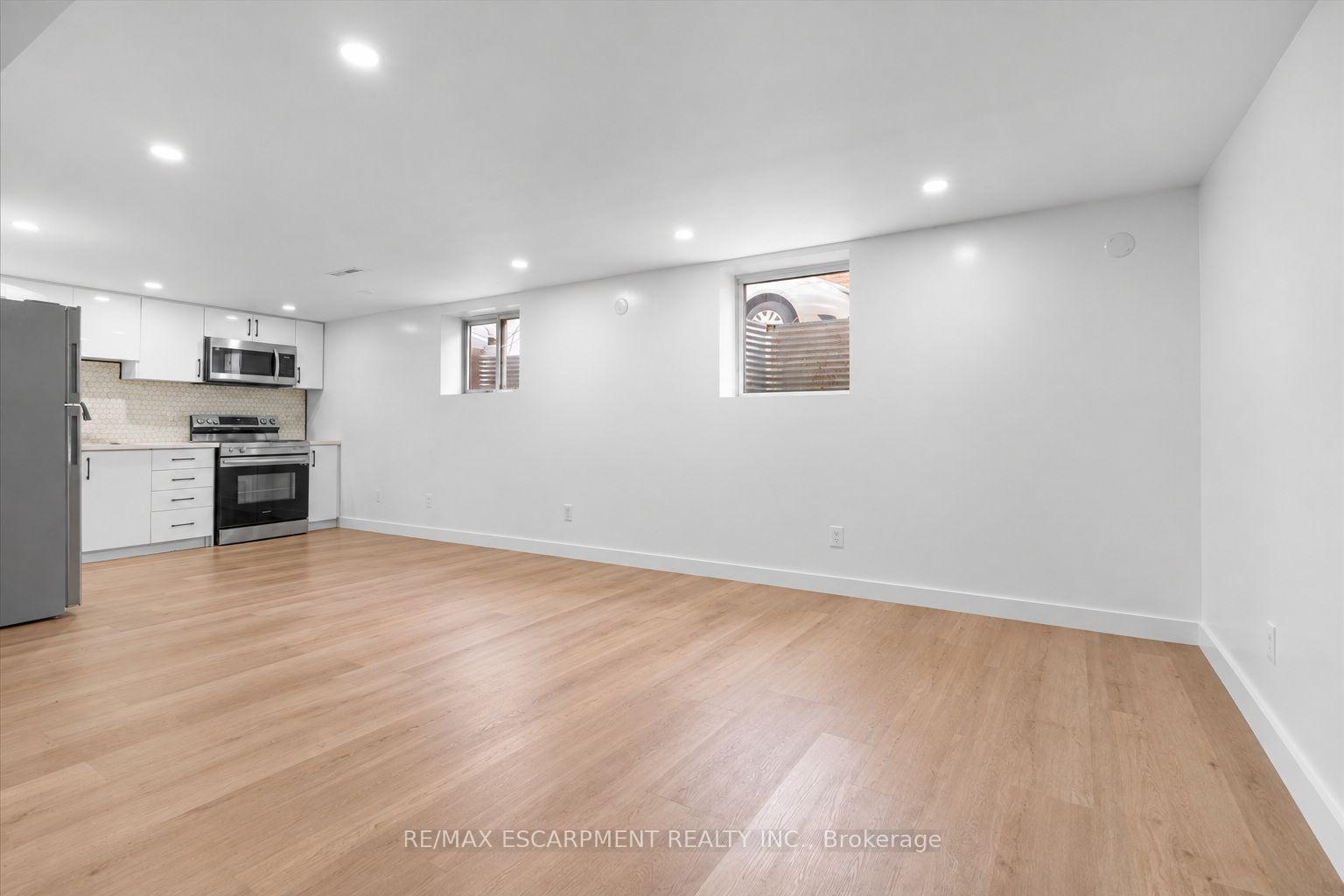 Photo 23 of 37 Lilacside Drive, Hamilton, Thorner — HOMEH