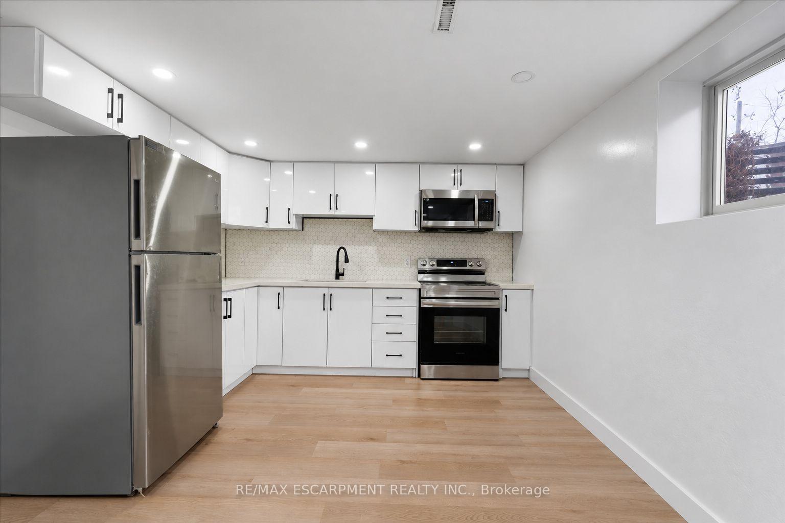 Photo 25 of 37 Lilacside Drive, Hamilton, Thorner — HOMEH