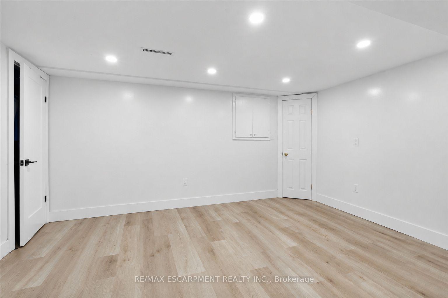 Photo 29 of 37 Lilacside Drive, Hamilton, Thorner — HOMEH