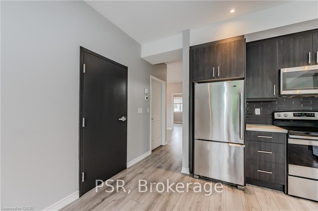 Photo 4 of Unit 3, 17 Mary Street, Waterloo, Uptown Waterloo/Westmount — HOMEH