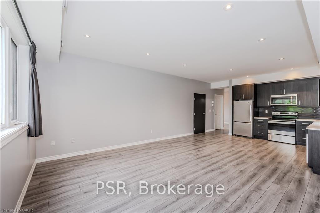 Photo 6 of Unit 3, 17 Mary Street, Waterloo, Uptown Waterloo/Westmount — HOMEH