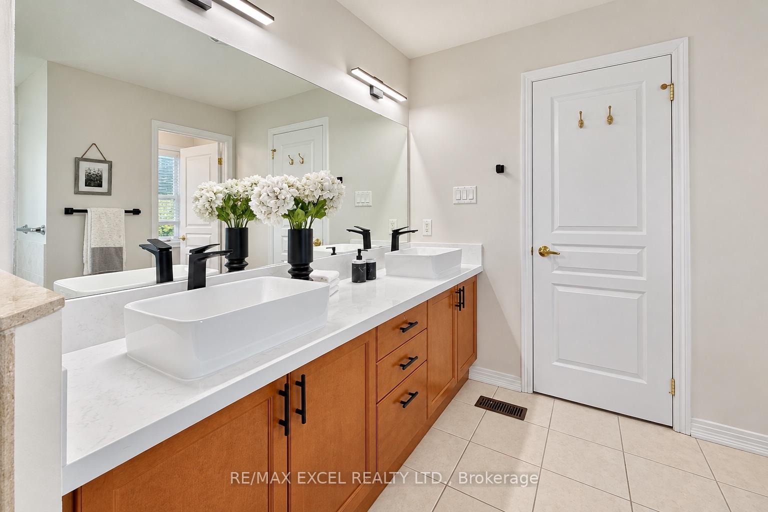 Photo 24 of 35 Stoneheath Crescent, Markham, Cachet — HOMEH