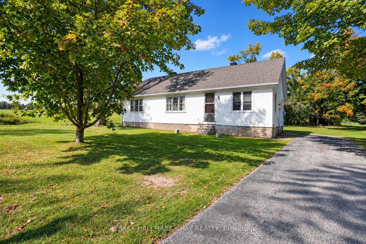 Photo 1 of 1402 Ridge Road E, Oro-Medonte, Rural Oro-Medonte — HOMEH