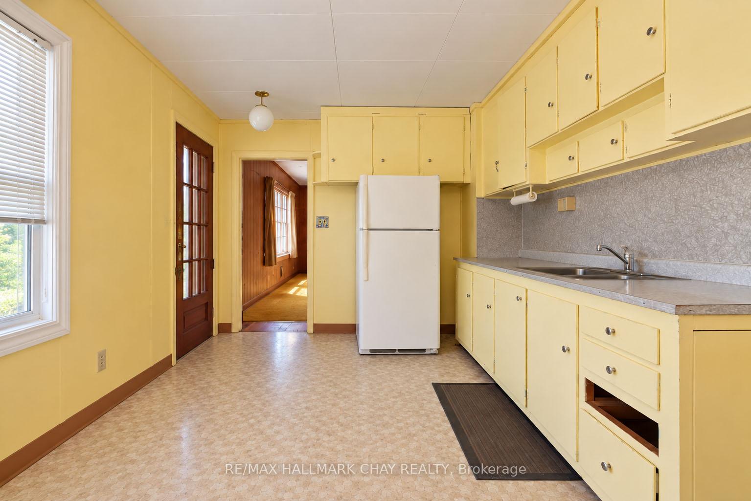 Photo 7 of 1402 Ridge Road E, Oro-Medonte, Rural Oro-Medonte — HOMEH