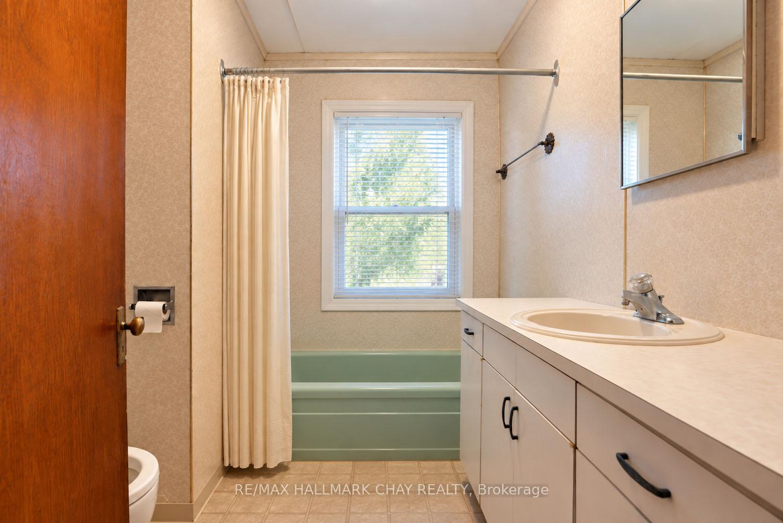 Photo 23 of 1402 Ridge Road E, Oro-Medonte, Rural Oro-Medonte — HOMEH