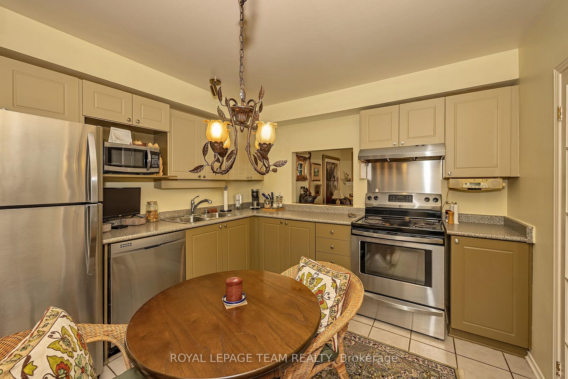 Photo 6 of 28 Monterey Drive, Ottawa, Leslie Park — HOMEH