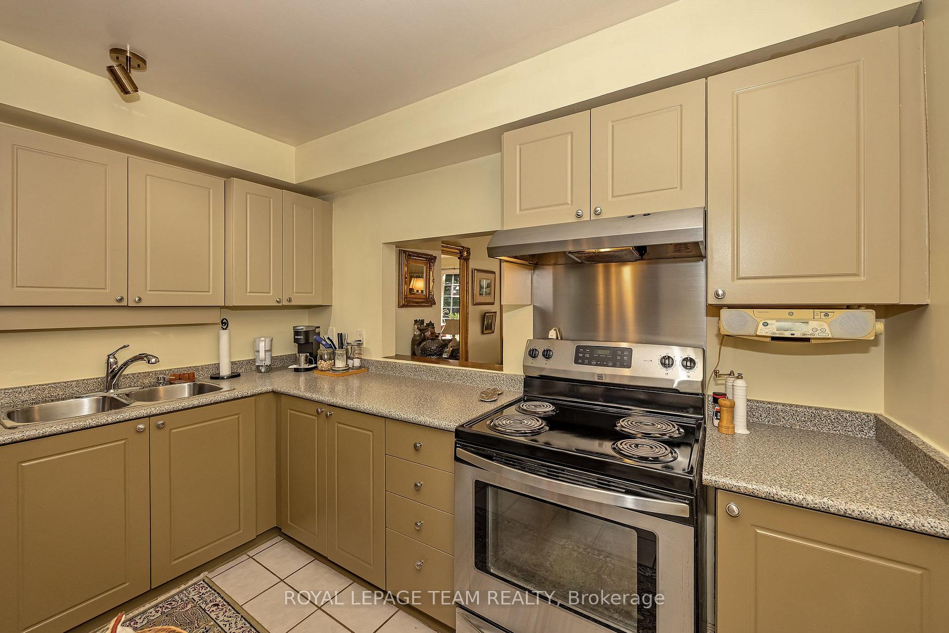 Photo 7 of 28 Monterey Drive, Ottawa, Leslie Park — HOMEH