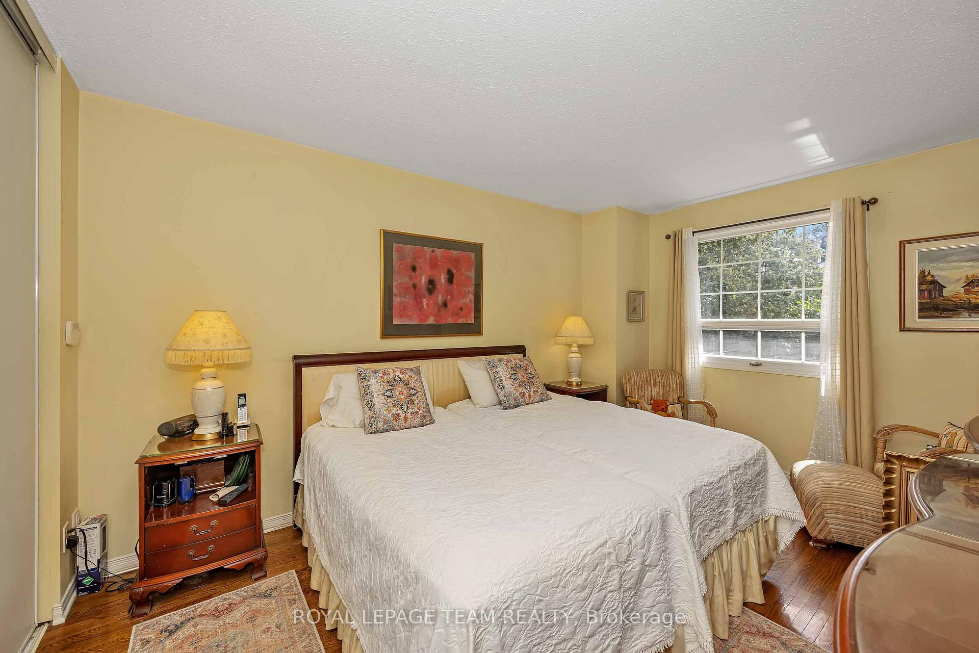 Photo 19 of 28 Monterey Drive, Ottawa, Leslie Park — HOMEH