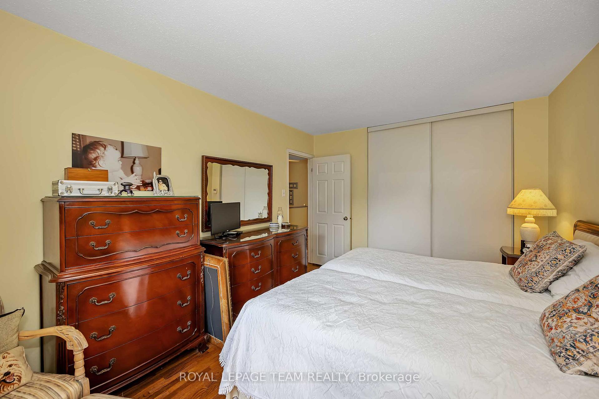 Photo 20 of 28 Monterey Drive, Ottawa, Leslie Park — HOMEH