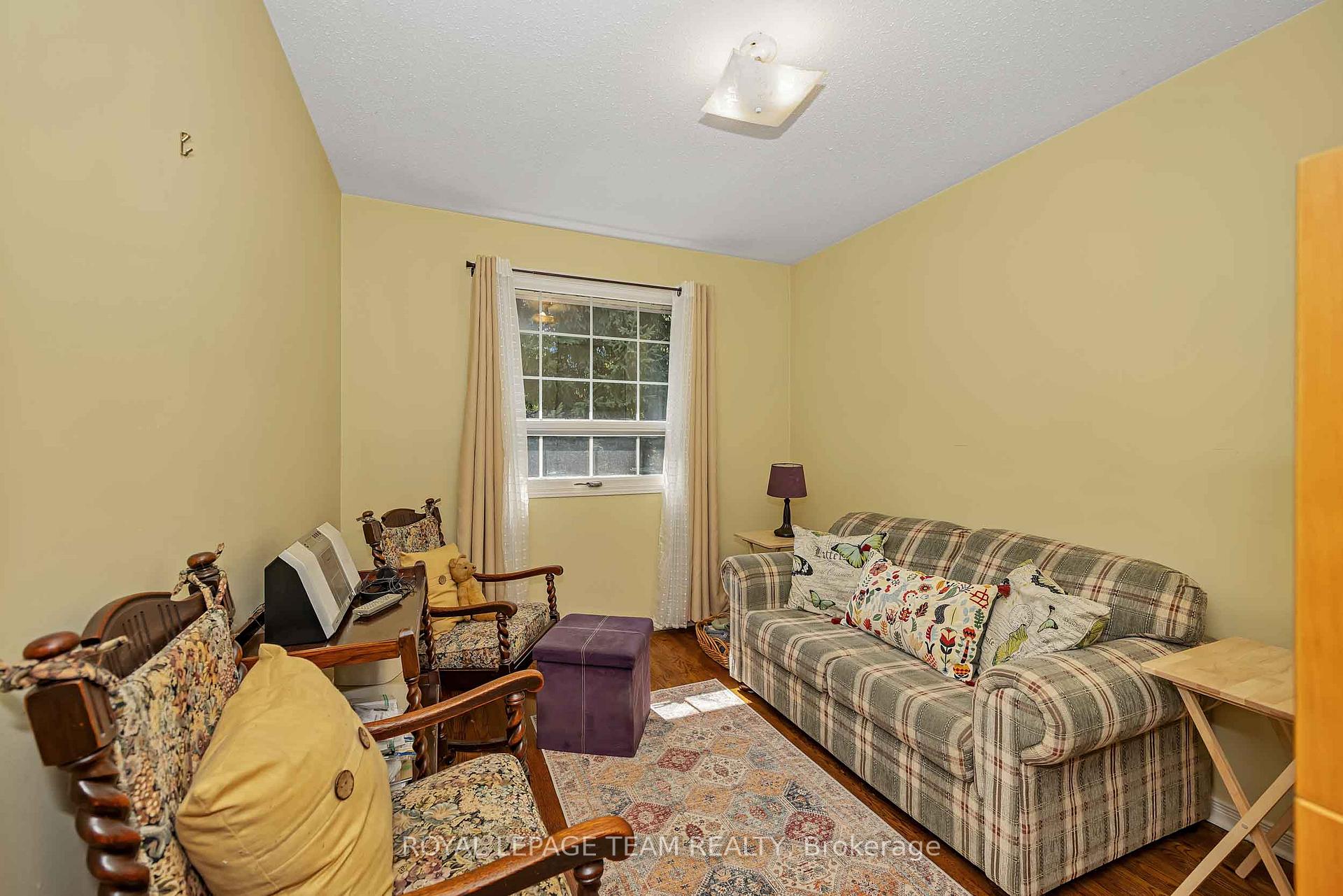 Photo 21 of 28 Monterey Drive, Ottawa, Leslie Park — HOMEH