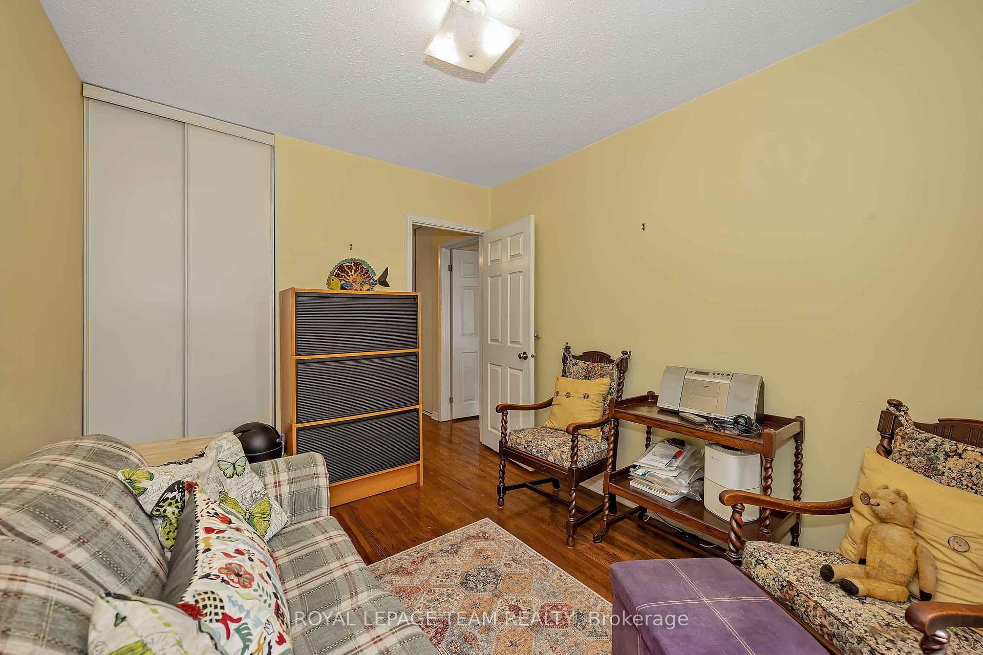 Photo 22 of 28 Monterey Drive, Ottawa, Leslie Park — HOMEH