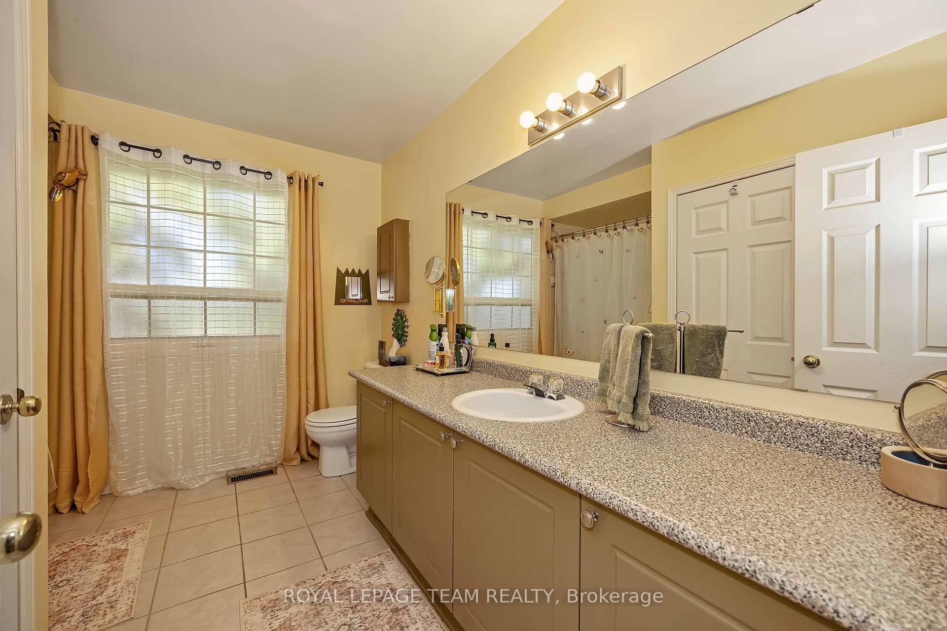 Photo 23 of 28 Monterey Drive, Ottawa, Leslie Park — HOMEH