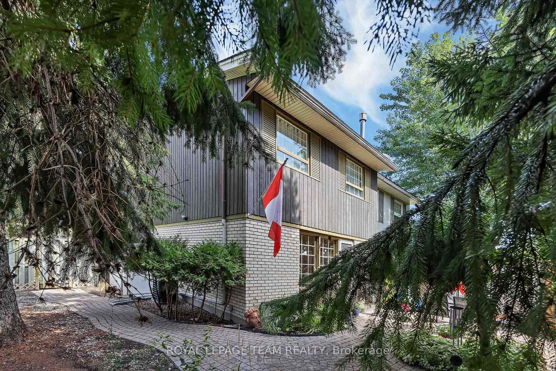 Photo 33 of 28 Monterey Drive, Ottawa, Leslie Park — HOMEH