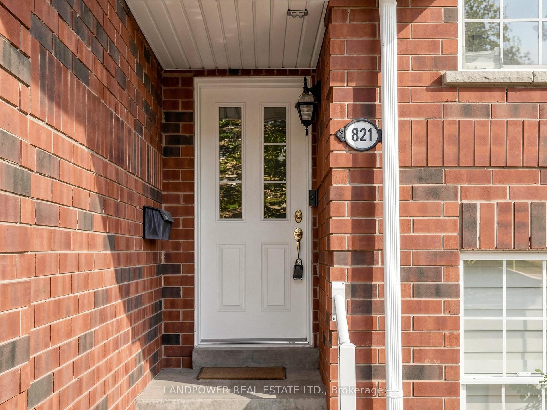 Photo 4 of 821 Sandhurst Circle, Scarborough, Agincourt North — HOMEH