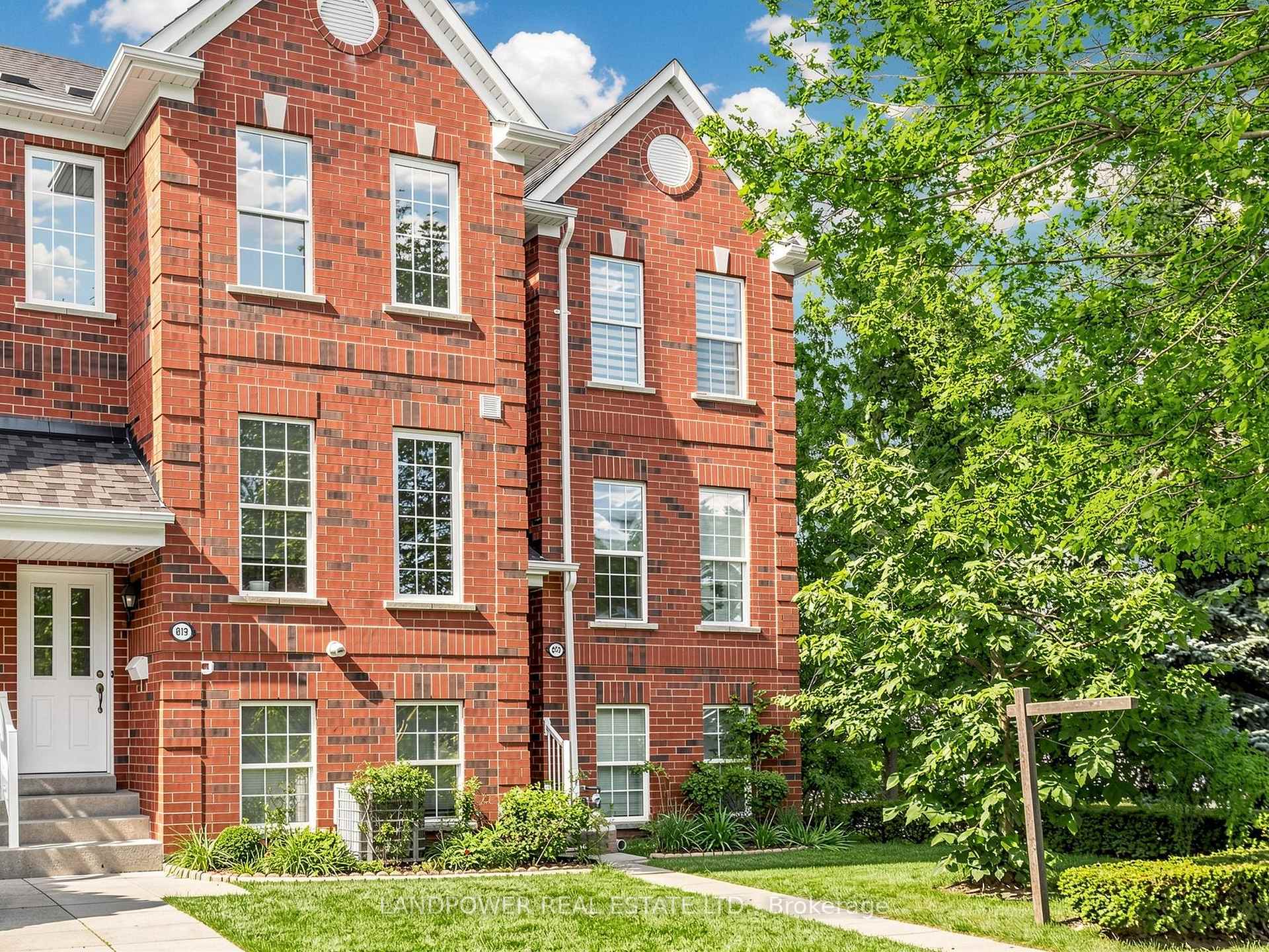 Photo 5 of 821 Sandhurst Circle, Scarborough, Agincourt North — HOMEH