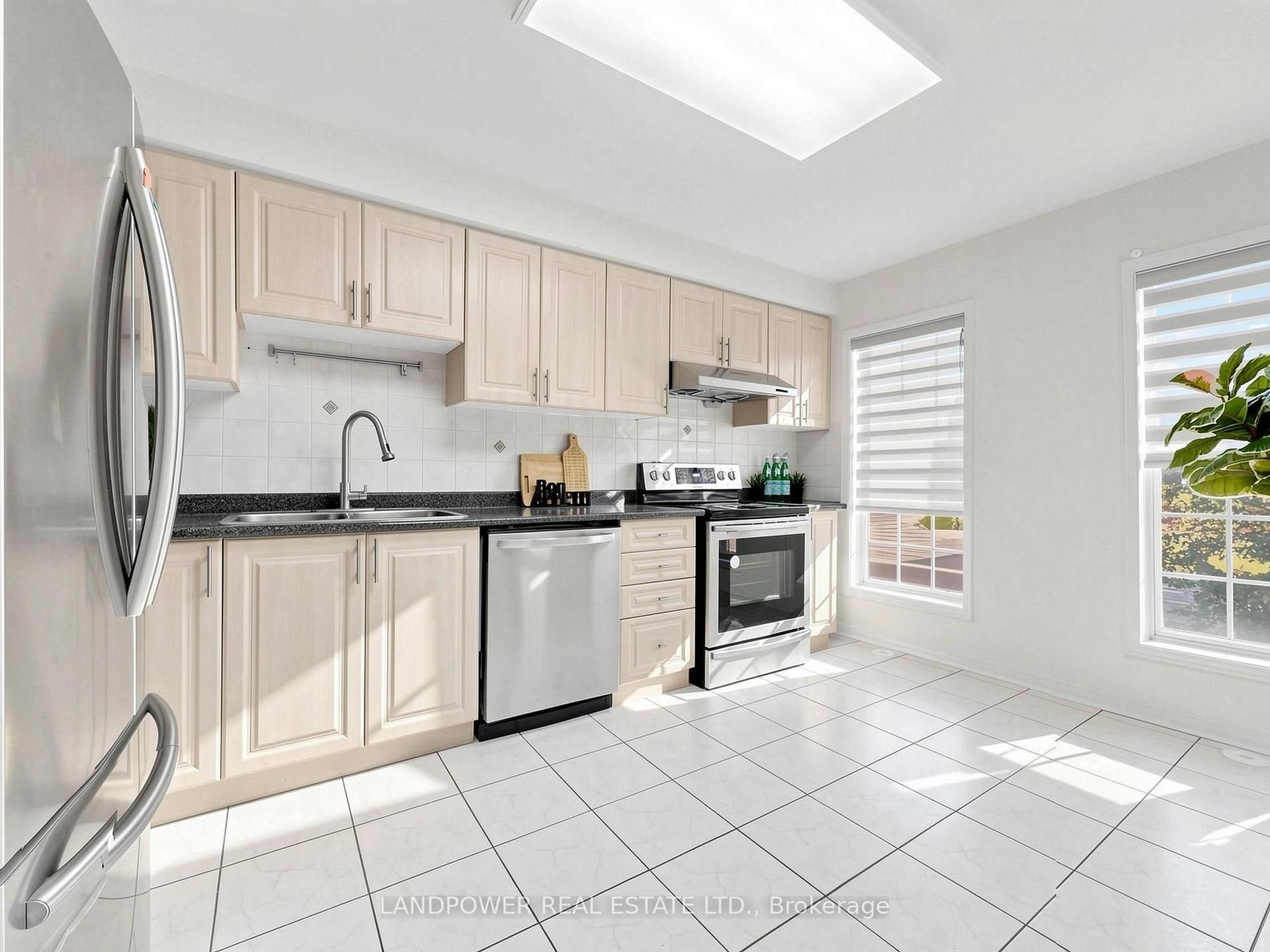 Photo 16 of 821 Sandhurst Circle, Scarborough, Agincourt North — HOMEH