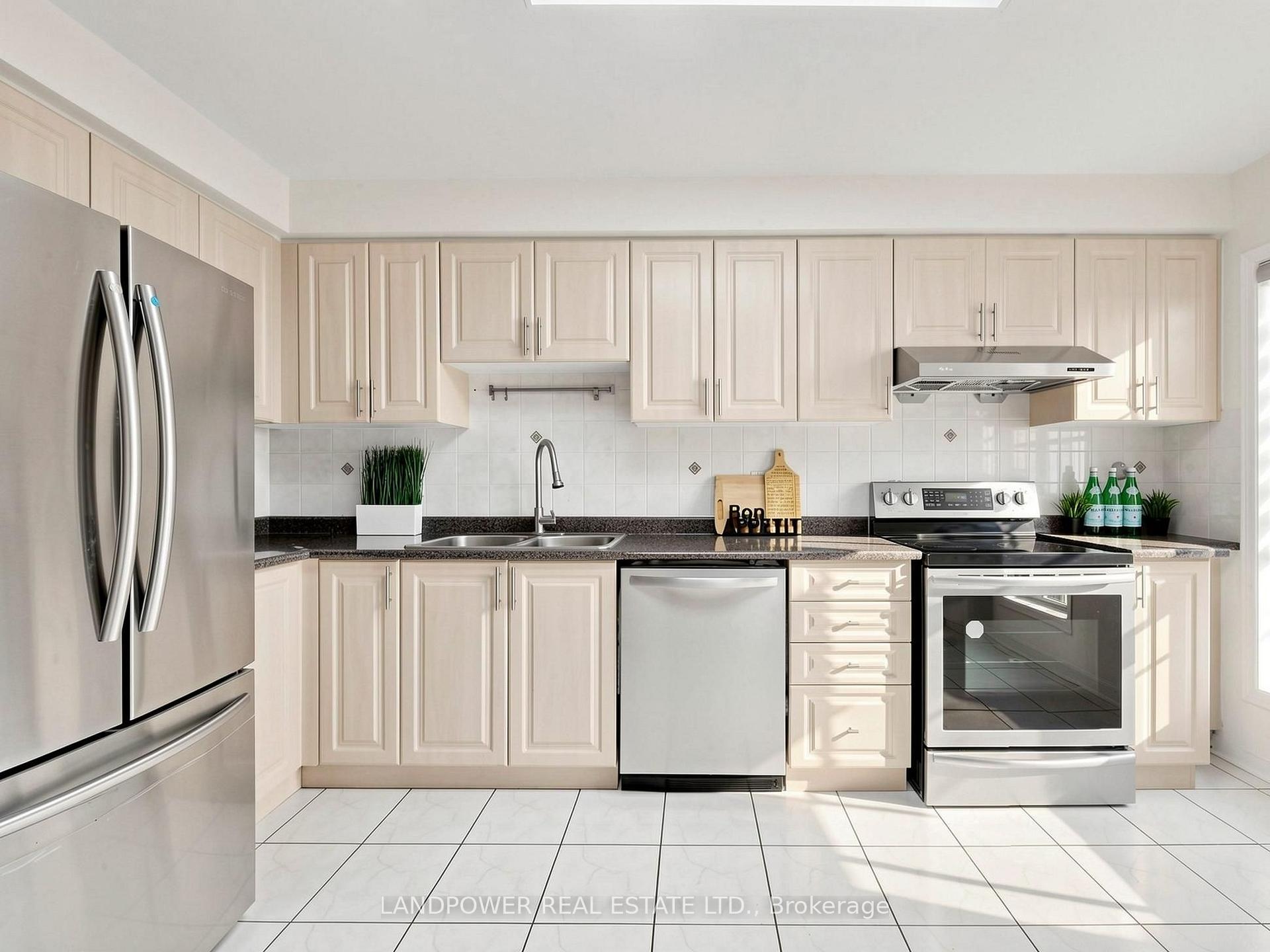 Photo 17 of 821 Sandhurst Circle, Scarborough, Agincourt North — HOMEH