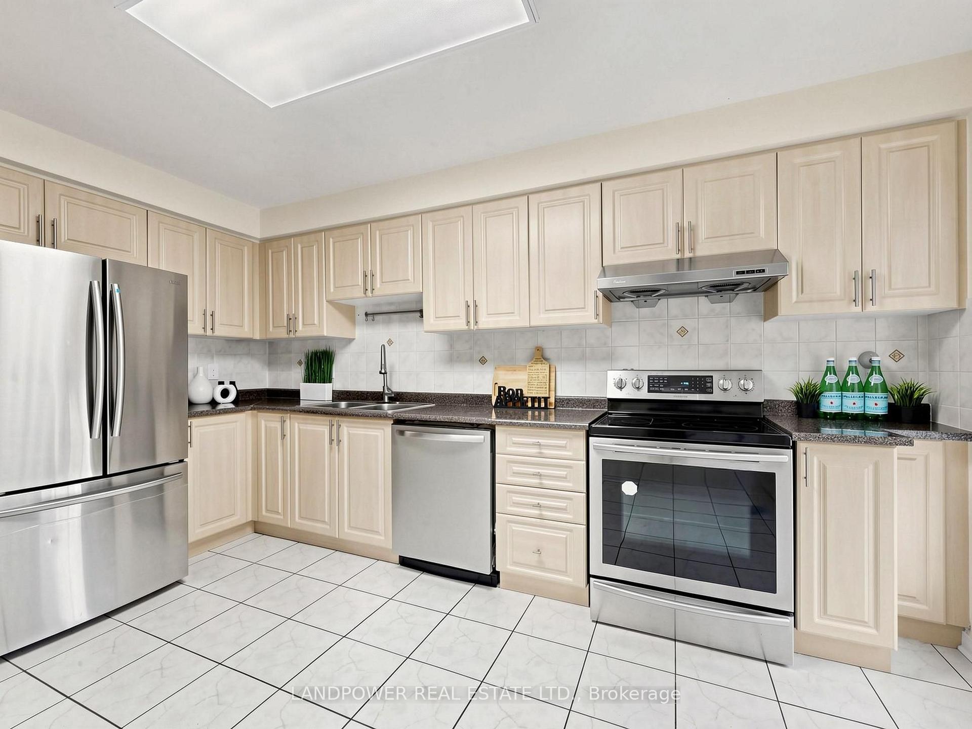 Photo 18 of 821 Sandhurst Circle, Scarborough, Agincourt North — HOMEH