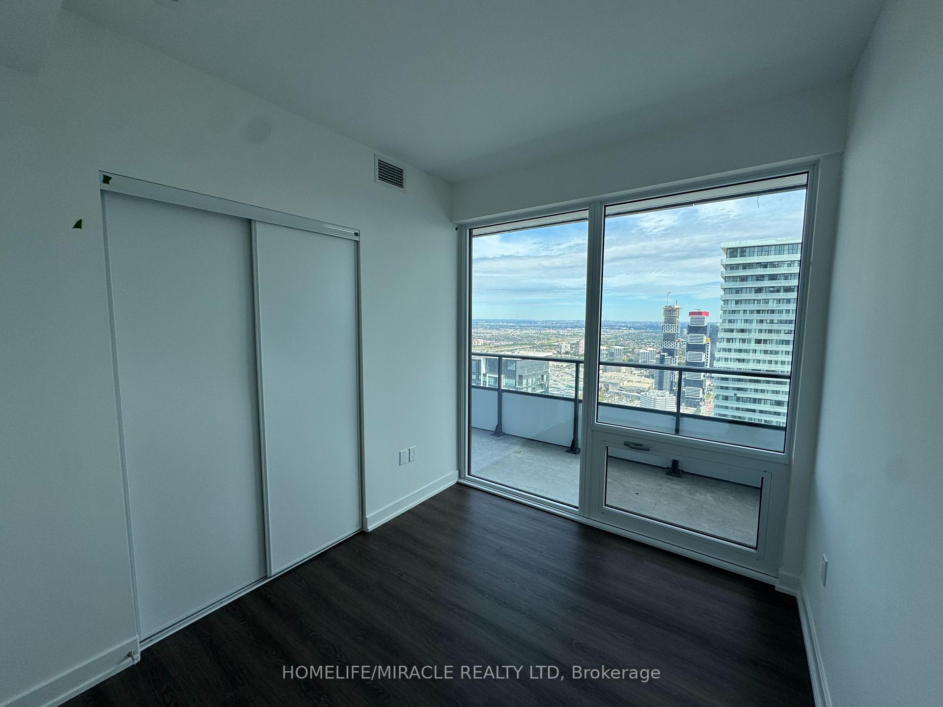 Photo 9 of Unit 5605, 448 Burnhamthorpe Road, Mississauga, City Centre — HOMEH