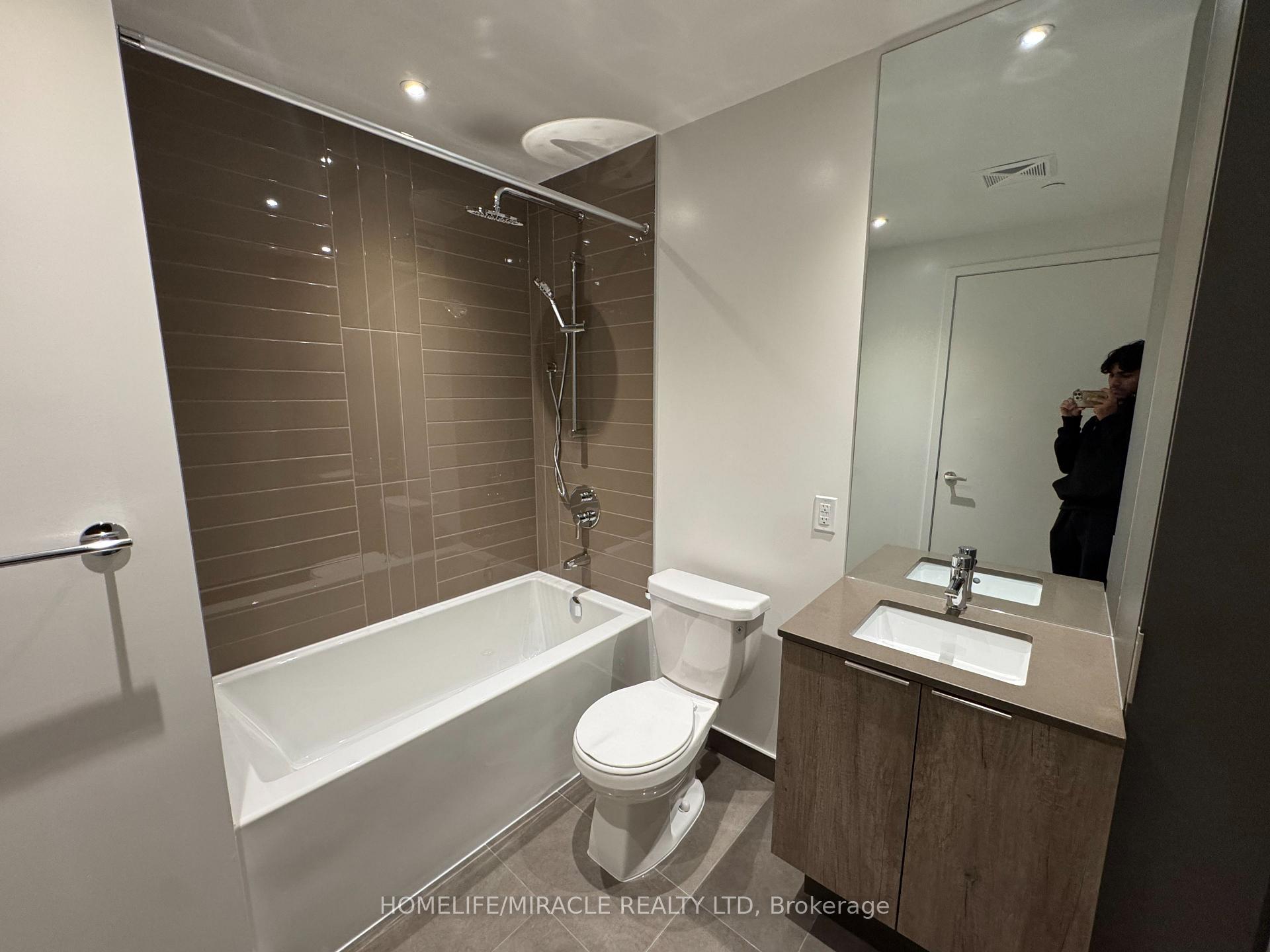 Photo 13 of Unit 5605, 448 Burnhamthorpe Road, Mississauga, City Centre — HOMEH