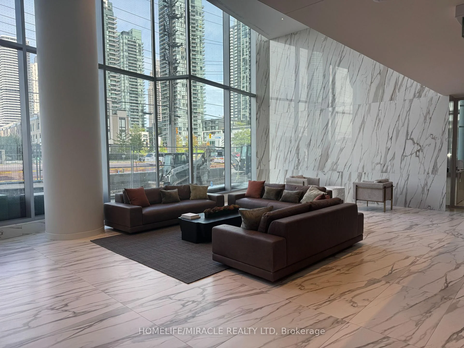 Photo 4 of Unit 5605, 448 Burnhamthorpe Road, Mississauga, City Centre — HOMEH