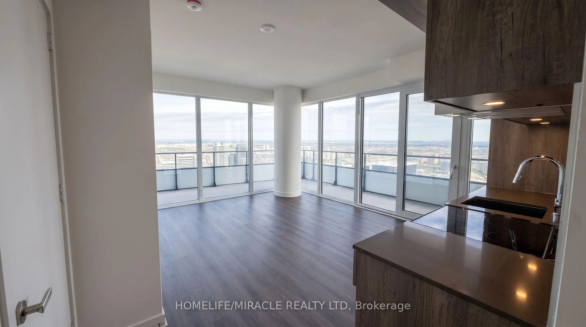 Photo 12 of Unit 5605, 448 Burnhamthorpe Road, Mississauga, City Centre — HOMEH
