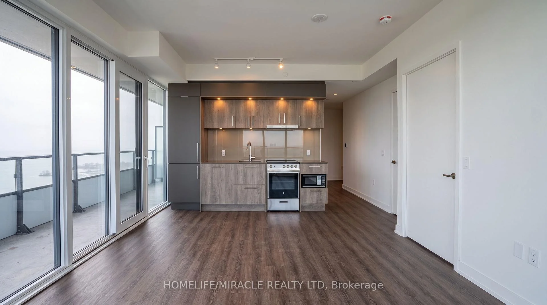 Photo 15 of Unit 5605, 448 Burnhamthorpe Road, Mississauga, City Centre — HOMEH