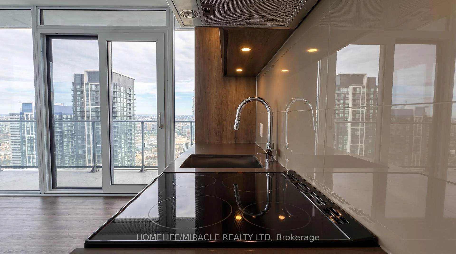 Photo 17 of Unit 5605, 448 Burnhamthorpe Road, Mississauga, City Centre — HOMEH