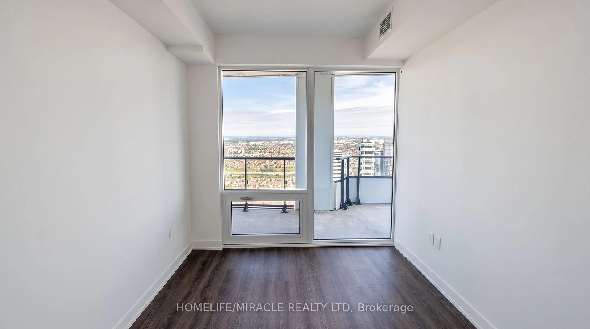 Photo 18 of Unit 5605, 448 Burnhamthorpe Road, Mississauga, City Centre — HOMEH