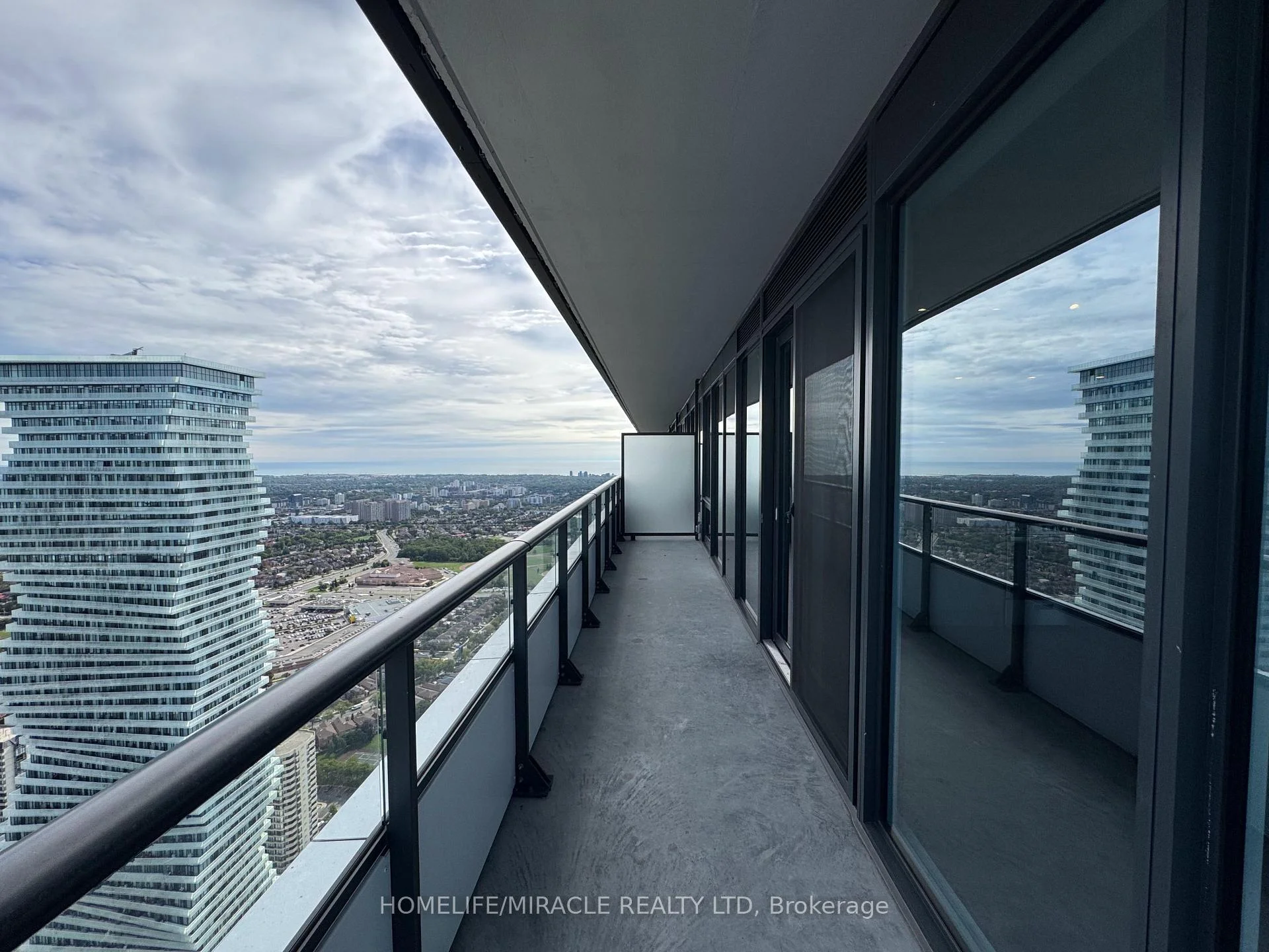 Photo 24 of Unit 5605, 448 Burnhamthorpe Road, Mississauga, City Centre — HOMEH