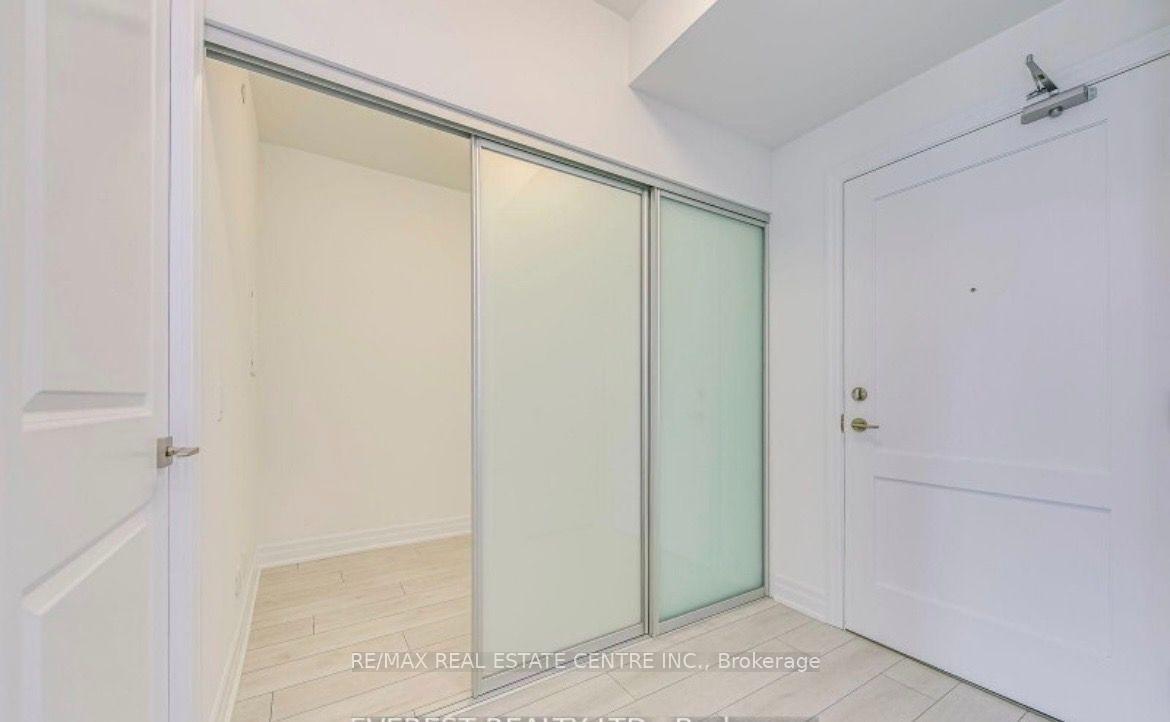 Photo 6 of Unit 605, 30 Elm Drive W, Mississauga, City Centre — HOMEH