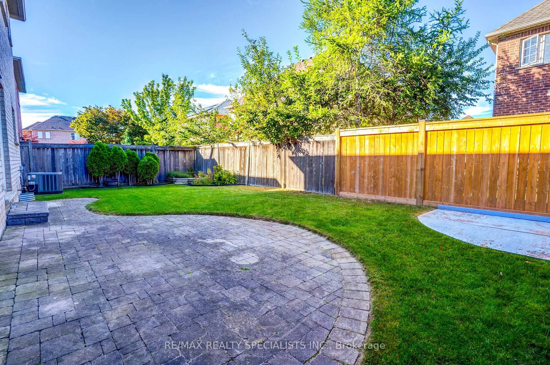 Photo 99 of 7 Kingspoint Circle, Hamilton, Winona Park — HOMEH