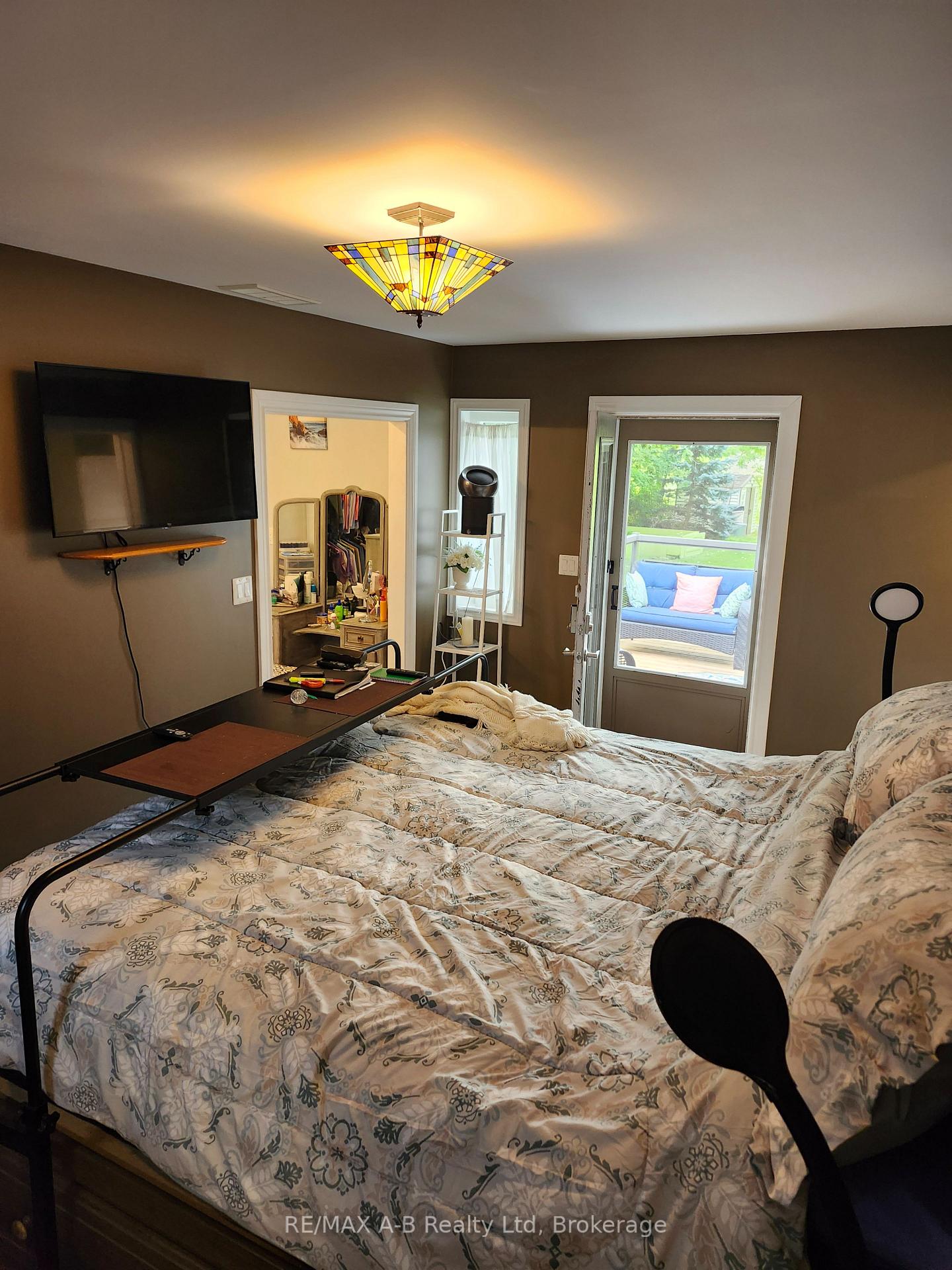 Photo 14 of 195 Cedar Road, Perth East, Crystal Lake — HOMEH