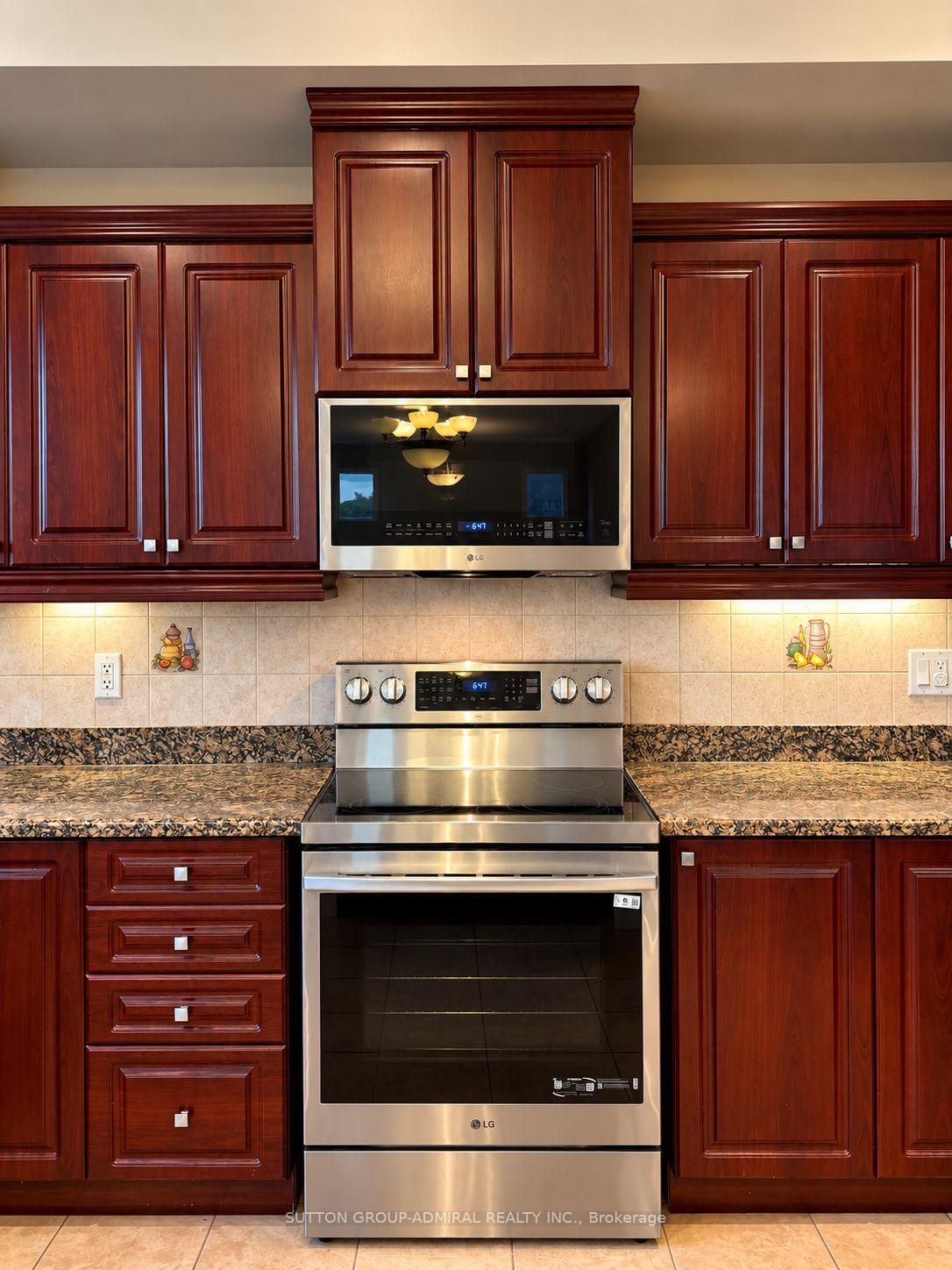 Photo 11 of 2323 Falling Green Drive, Oakville, Westmount — HOMEH
