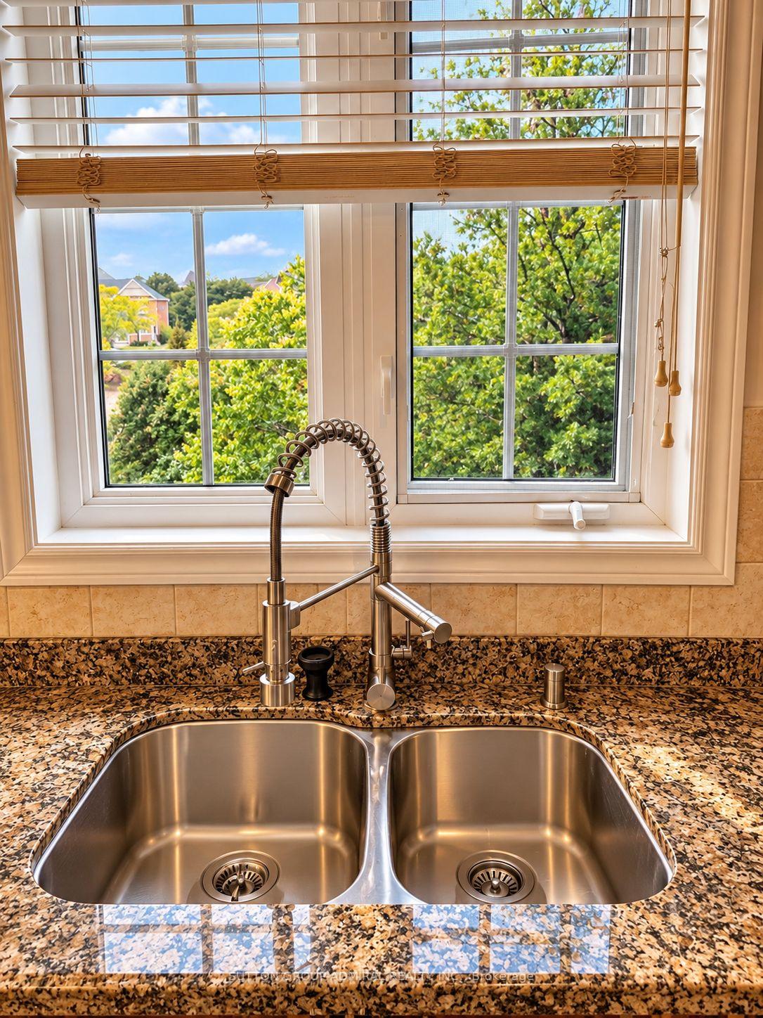 Photo 13 of 2323 Falling Green Drive, Oakville, Westmount — HOMEH