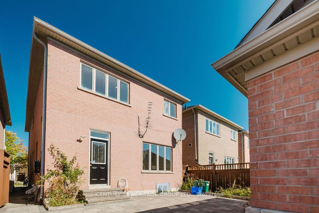 Photo 7 of 17 Wildmoor Street, Markham, Cornell — HOMEH