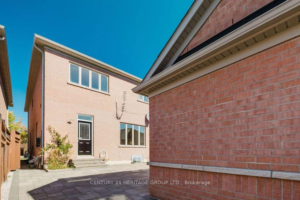 Photo 8 of 17 Wildmoor Street, Markham, Cornell — HOMEH
