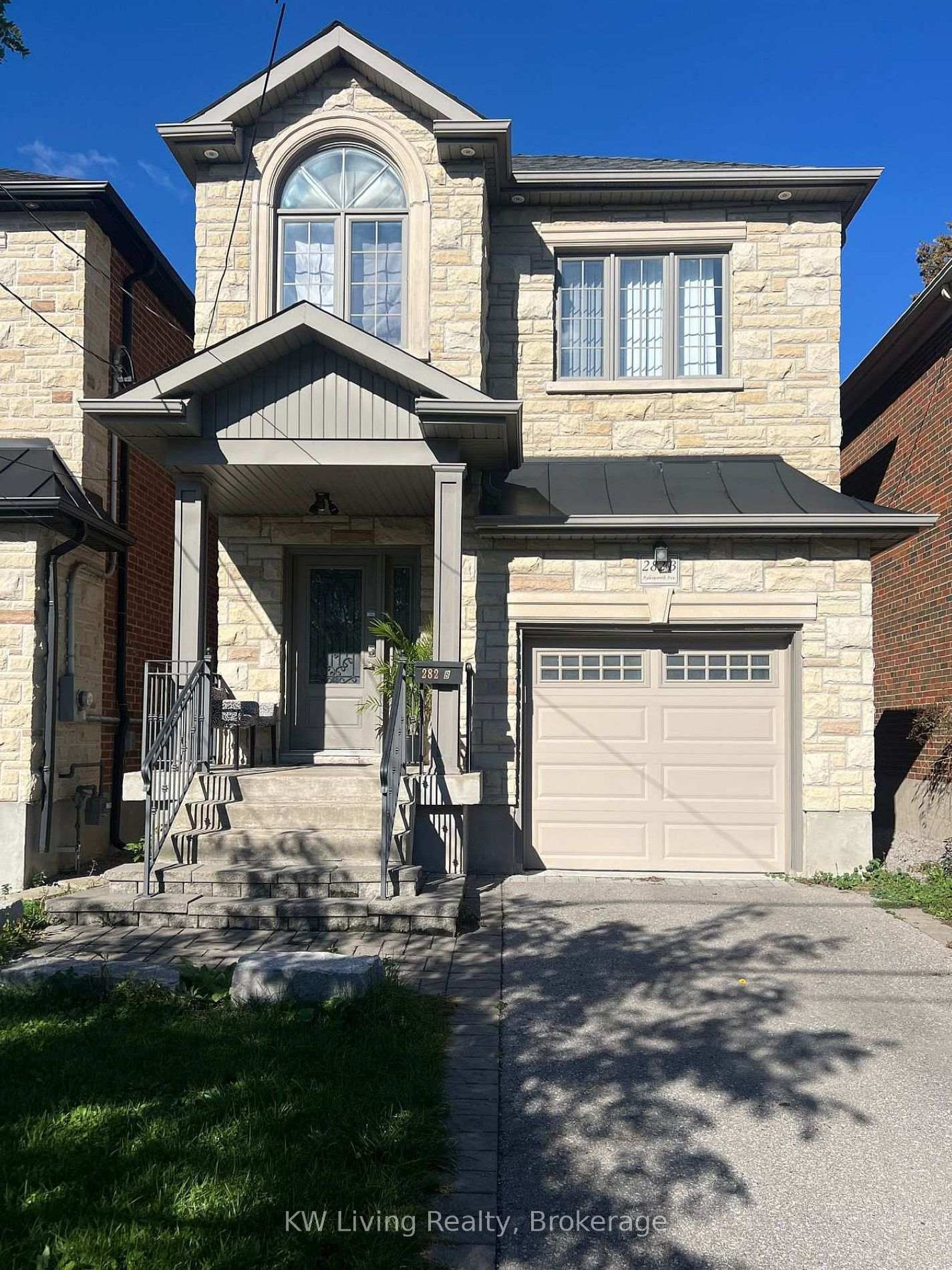 Photo of 282B Aylesworth Avenue
