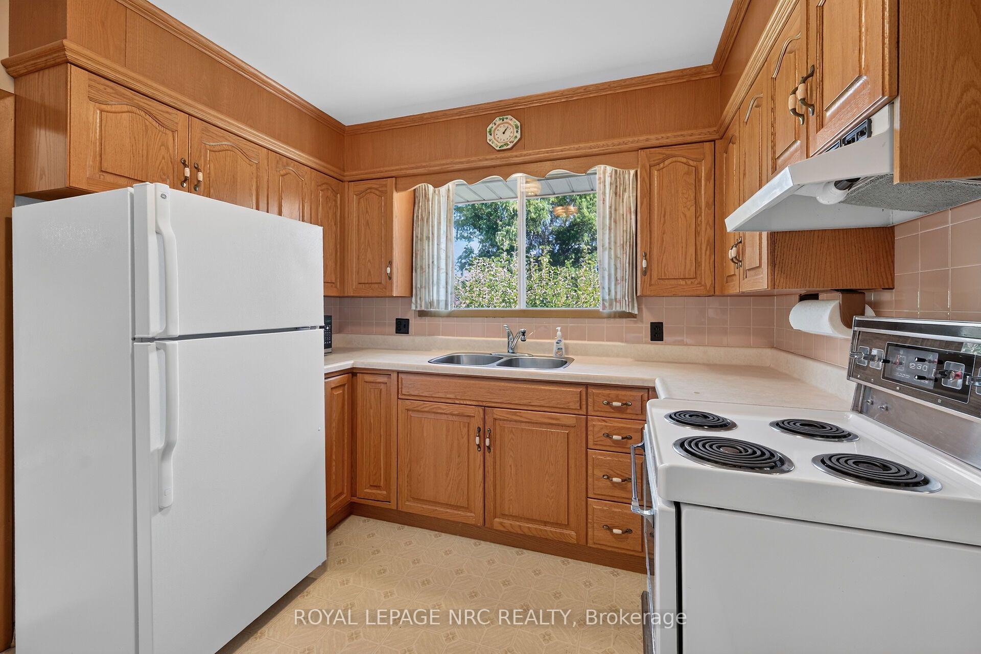 Photo 10 of 248 Vansickle Road, St. Catharines, Rykert/Vansickle — HOMEH