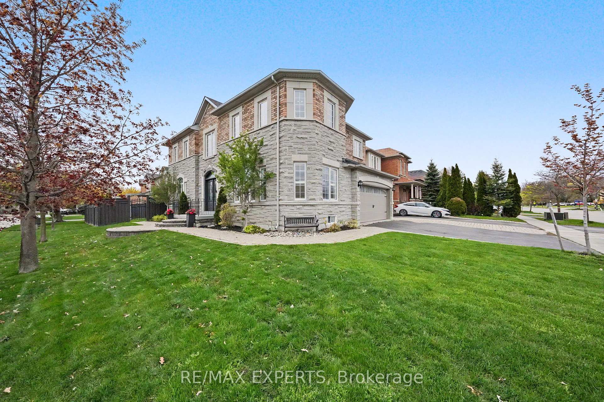 Photo 3 of 2 Ironhorse Crescent, Caledon, Bolton West — HOMEH