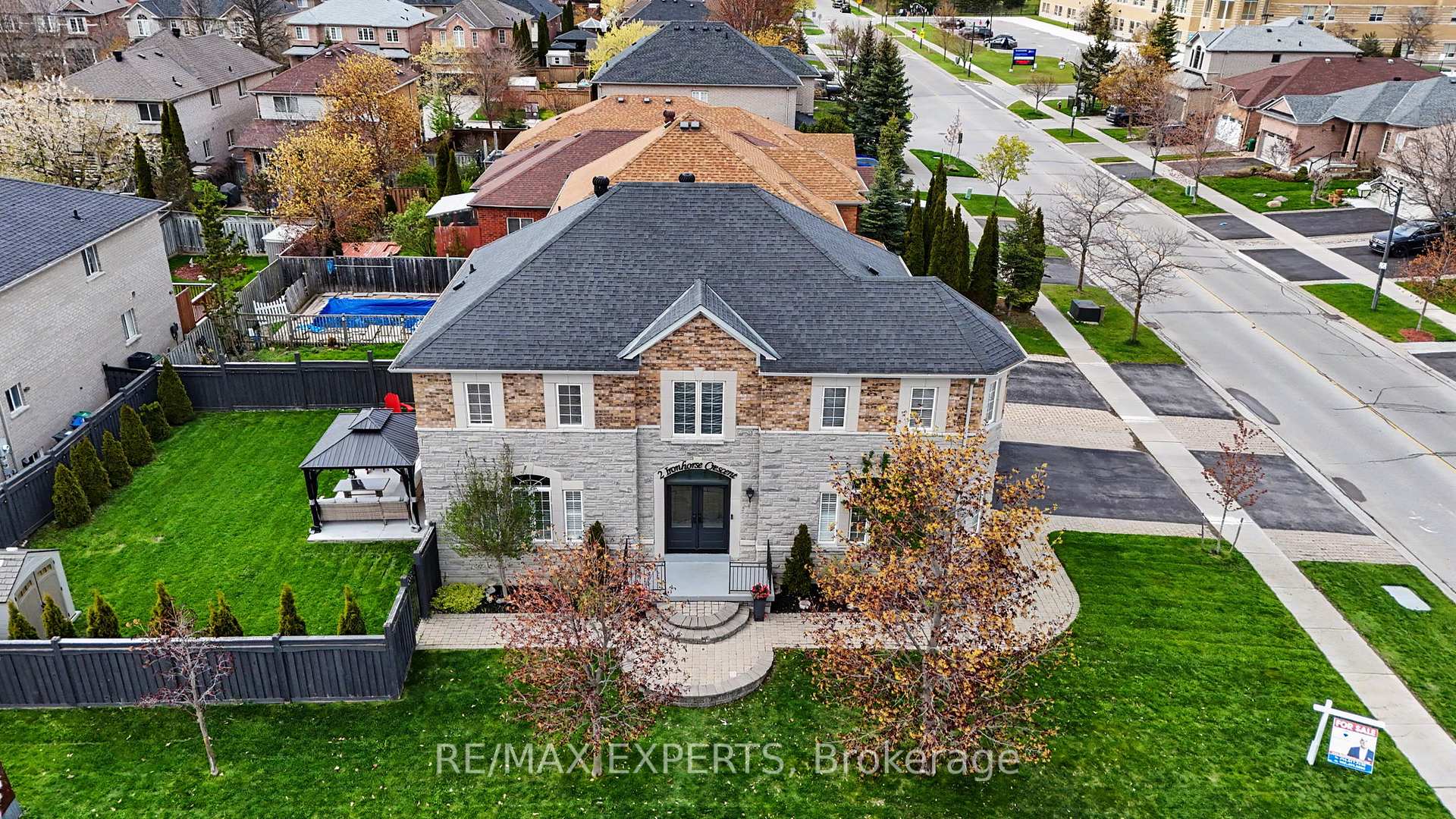 Photo 4 of 2 Ironhorse Crescent, Caledon, Bolton West — HOMEH