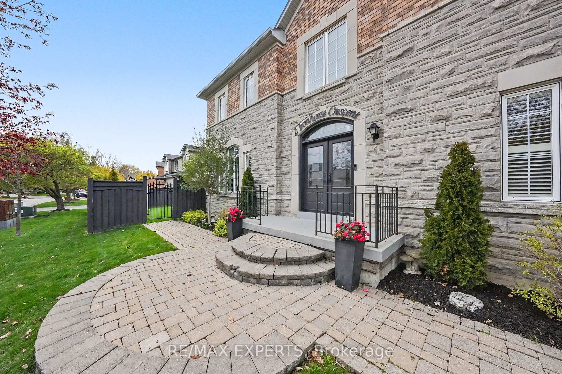 Photo 6 of 2 Ironhorse Crescent, Caledon, Bolton West — HOMEH